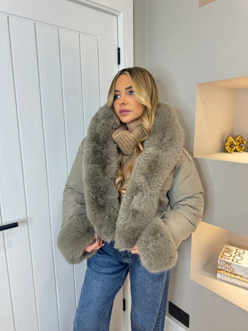 Jacket With Femovable Fur