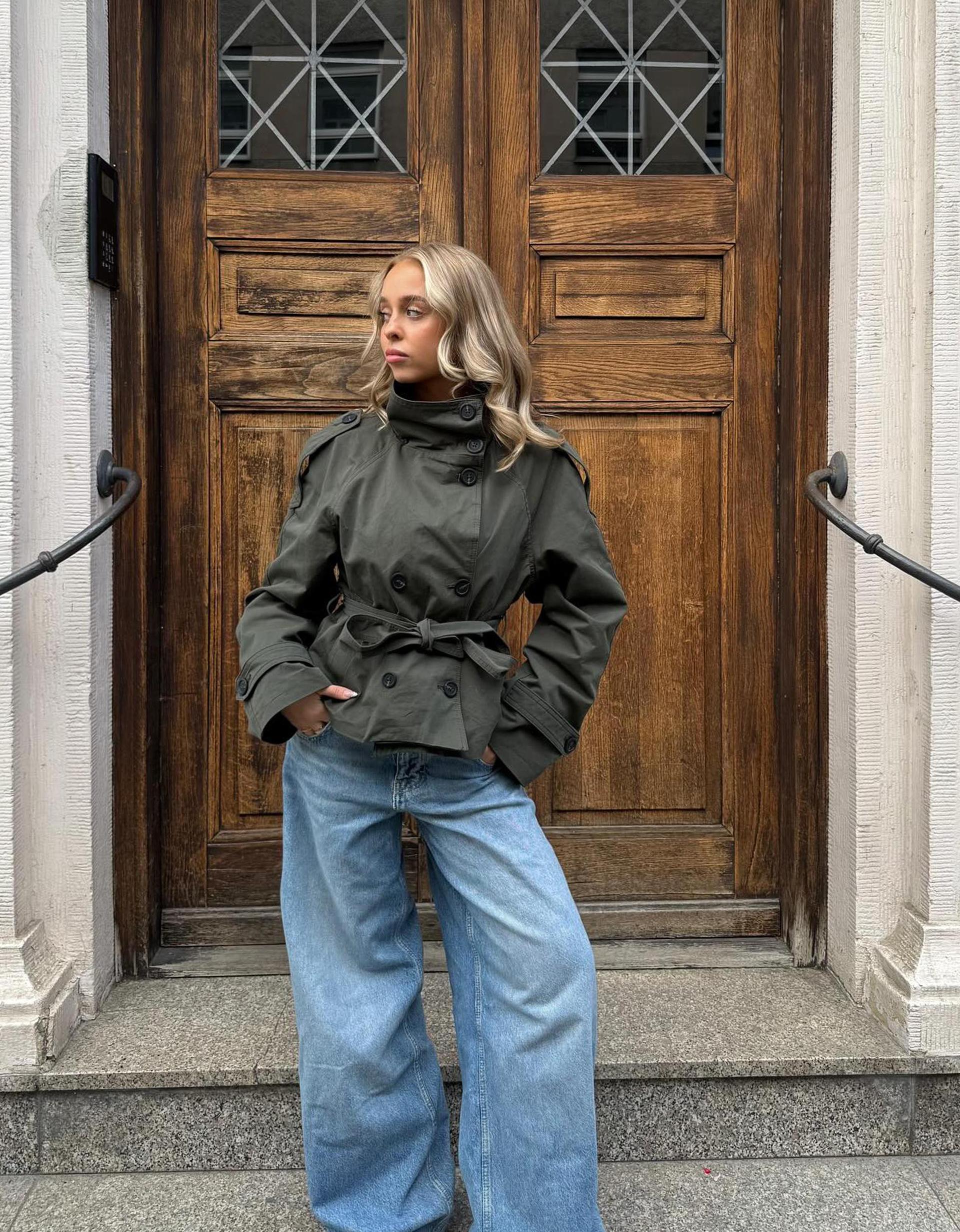 Short trench coat
